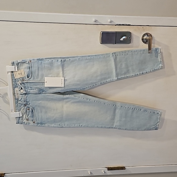 Trave Light Wash Sophie Low Rise Slim Cropped Jeans 26 NWT - Picture 3 of 10